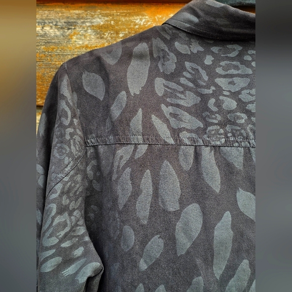 Erin London Black Suede Leopard/Animal Print Collared Button up Blouse Top - Picture 12 of 14